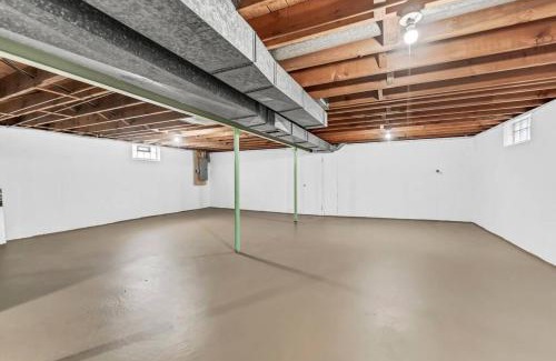 Cheektowaga Casa | Niagara Falls, Highmark, Buffalo Vacation House