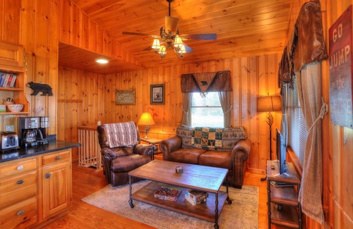 Rangeley Plantation Cabina | Niboban Cabin #8 -Two floors and pet friendly!