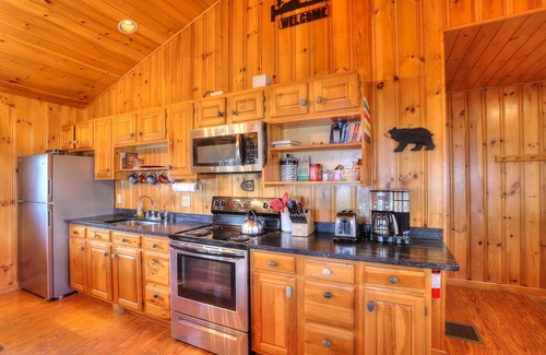 Rangeley Plantation Cabina | Niboban Cabin #8 -Two floors and pet friendly!