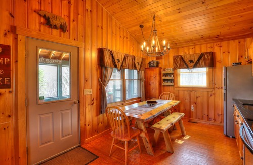 Rangeley Plantation Cabina | Niboban Cabin #8 -Two floors and pet friendly!