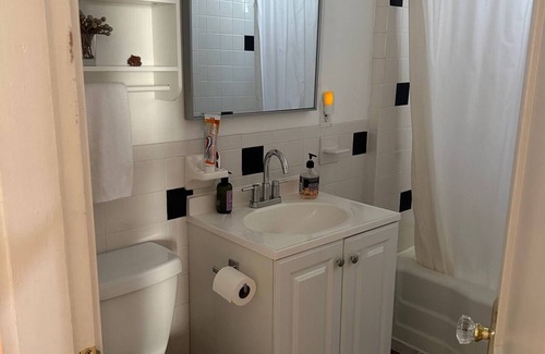 Metropolitan Hill - Beech Street Condominio | Nice 1-bedroom condo in Boston
