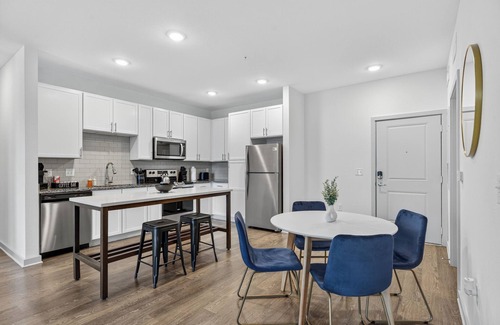 Arlington Apartamento | Nice 2 BR Apt/King Bed/Pool/Gym/Clse 2 Beach/Mayo