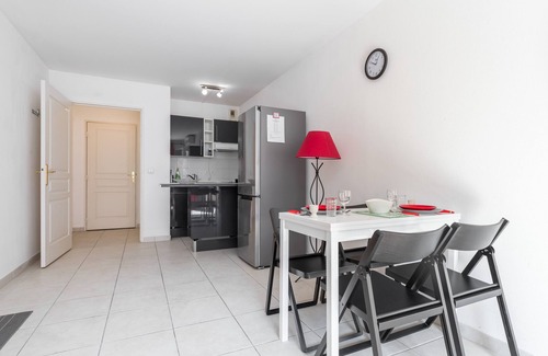 Gambetta Apartamento | Bonito apartamento de 2 habitaciones con aire con, terraza, parking gratuito.