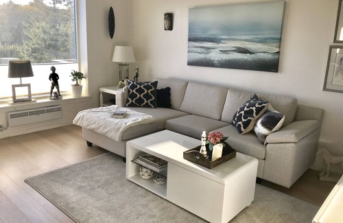 Godvik Apartamento | Bonito apartamento de 3 dormitorios con acceso por escalera y porche soleado.