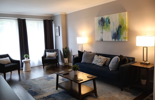 West Lawn Casa | Nice 3-bedroom house with AC in vibrant Chicago