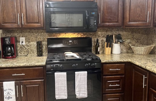 Downtown Las Vegas Casa | Nice 3 bedroom's house owner occ and 2 bathroom with fast WI-Fi, Full Kitchen