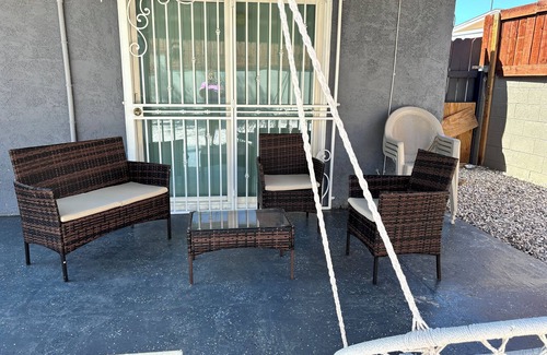 Downtown Las Vegas Casa | Nice 3 bedroom's house owner occ and 2 bathroom with fast WI-Fi, Full Kitchen