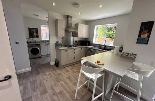 Bolton Casa | Nice 4 bedroom + Free Parking