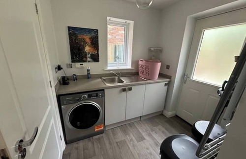 Bolton Casa | Nice 4 bedroom + Free Parking