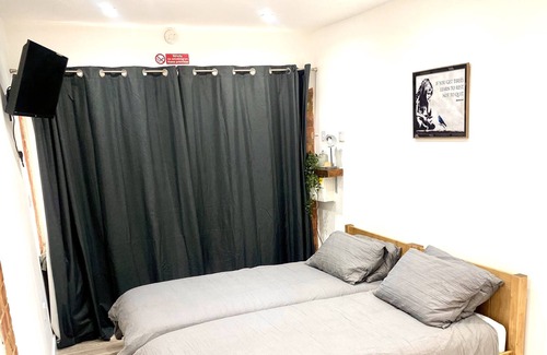 Luton Apartamento | Nice And Cosy Large Studio Near to London Luton Airport (Pet Friendly)
