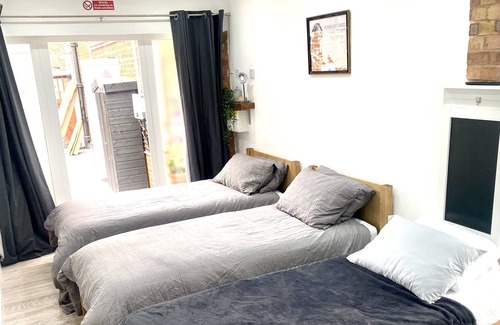 Luton Apartamento | Nice And Cosy Large Studio Near to London Luton Airport (Pet Friendly)