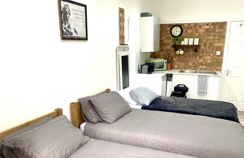 Luton Apartamento | Nice And Cosy Large Studio Near to London Luton Airport (Pet Friendly)