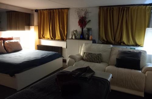 Statiekwartier Apartamento | nice and cosy place with jacuzzi and sauna to relax in the centre of antwerp
