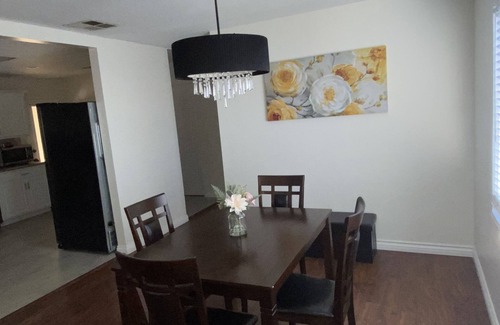 Woodland Hills Casa | Nice and cozy 2 bedrooms guest house with parking in premises