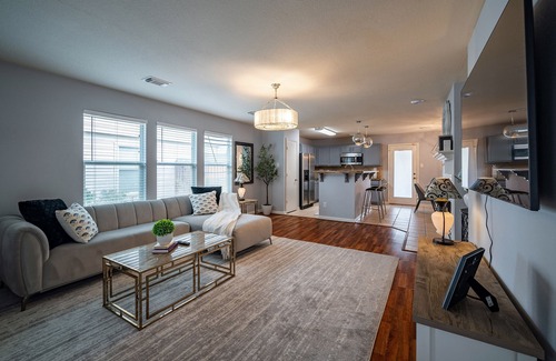 Barker Casa | Nice and cozy 3 bedroom house with office and pool table.