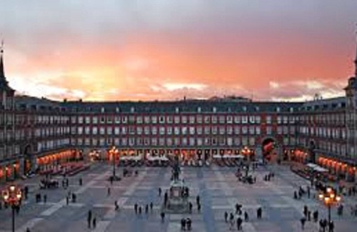Villa de Vallecas Cama Y Desayuno | Piso bonito y acogedor cerca del campo y de Centro Comercial -HABITACION 2