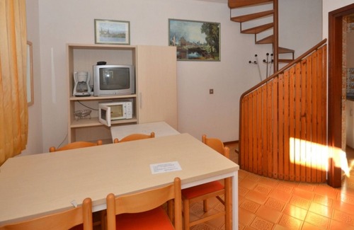 Bibione Apartamento | Bonito y acogedor apartamento tipo estudio con piscina al aire libre.