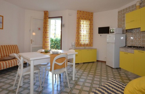 Bibione Apartamento | Bonito y acogedor apartamento tipo estudio con piscina al aire libre.
