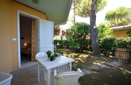 Bibione Apartamento | Bonito y acogedor apartamento tipo estudio con piscina al aire libre.