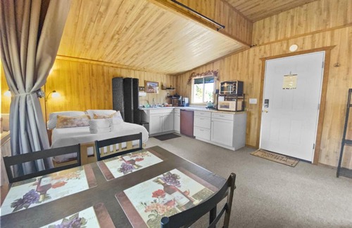 Mammoth Creek Casa | Nice and Knotty Cabin