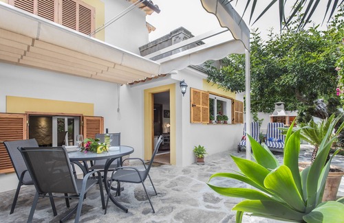Soller Chalet De Esquí | Bonita y moderna propiedad con terraza privada muy cerca de la playa. WIFI FREE