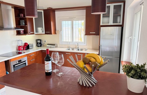 Mijas Villa | Bonita y espaciosa villa cerca de Fuengi, piscina, a/c, WIFI, NO menores de 40