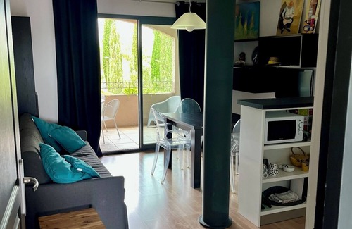 St.-Remy-de-Provence Apartamento | Nice Apartment with Terrace in Saint-Remy-de-Provence