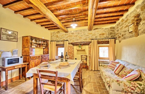 Castelnuovo Berardenga Apartamento | Hermoso apartamento con piscina, WIFI, mascotas permitida, vista panorámica y aparcamiento