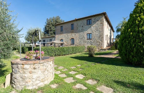 Quercegrossa Apartamento | Acogedor apartamento con A/C, WIFI, piscina, TV, mascotas permitida y aparcamiento, cerca de Siena