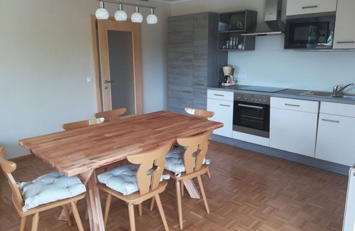 Augsdorf Apartamento | Bonito apartamento para 5 personas con WIFI, TV, balcón y aparcamiento