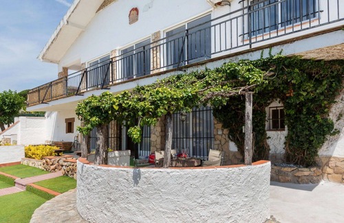 Macanet de la Selva Casa | Precioso apartamento en villa con A/C, WIFI, piscina privada, TV, patio y aparcamiento