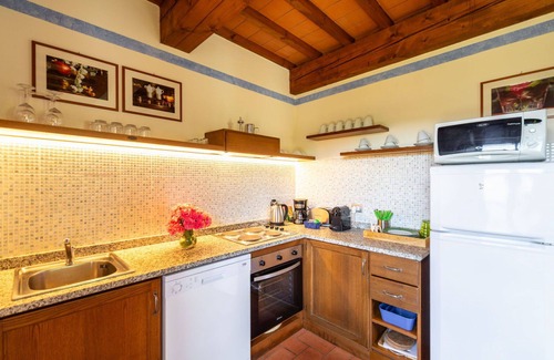 Greve in Chianti Casa | Bonito apartamento en villa con piscina, WIFI, TV, patio, mascotas permitida y aparcamiento