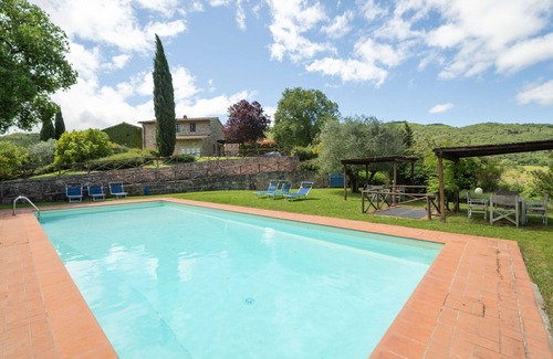 Greve in Chianti Casa | Bonito apartamento en villa con piscina, WIFI, TV, patio, mascotas permitida y aparcamiento