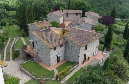 Greve in Chianti Casa | Bonito apartamento en villa con piscina, WIFI, TV, patio, mascotas permitida y aparcamiento