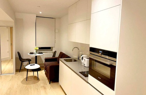 Loxford Casa | NICE APARTMENT CLOSE TO ILFORD STATION Free Wi-Fi & Netflix