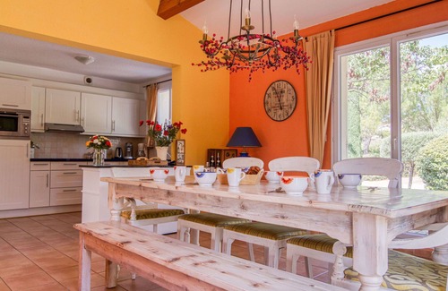 Nans-les-Pins Apartamento | Precioso apartamento para 8 personas con piscina privada, WIFI, TV, terraza y aparcamiento