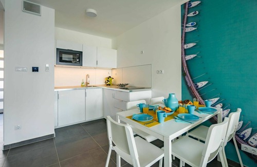 Balatonszemes Apartamento | Precioso apartamento con WIFI, piscina, A/C, TV, terraza, mascotas permitida y aparcamiento