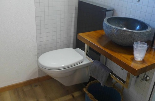 Glion Apartamento | Hermoso apartamento para 3 personas con WIFI, patio y aparcamiento