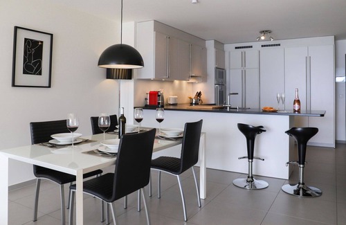 Montreux Apartamento | Apartamento con bañera de hidromasaje, WIFI, piscina, TV, terraza, vista panorámica, aparcamiento