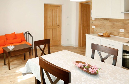 Raveo Apartamento | Hermoso apartamento para 3 personas con WIFI, TV, patio y aparcamiento