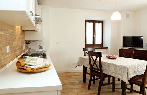 Raveo Apartamento | Hermoso apartamento para 3 personas con WIFI, TV, patio y aparcamiento