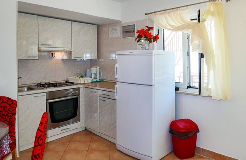 Vinisce Apartamento | Hermoso apartamento para 4 personas con WIFI, A/C, TV, balcón, mascotas permitida y aparcamiento