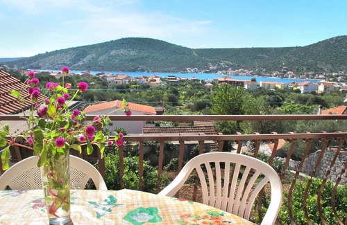 Vinisce Apartamento | Hermoso apartamento para 4 personas con WIFI, A/C, TV, balcón, mascotas permitida y aparcamiento