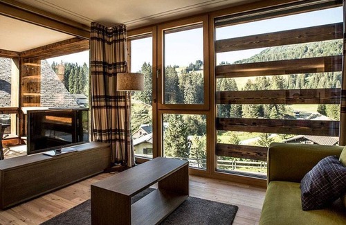 Parpan Apartamento | Hermoso apartamento para 4 personas con WIFI, TV, balcón, mascotas permitida y aparcamiento