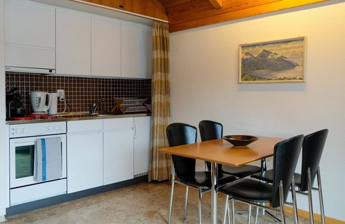 Spiez Apartamento | Precioso apartamento para 4 personas con WIFI, TV y balcón