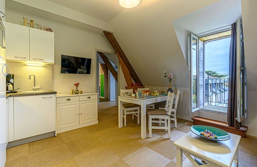 Baden Apartamento | Acogedor apartamento con piscina, WIFI, TV, balcón, vista panorámica y aparcamiento
