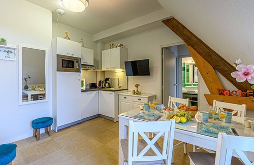 Baden Apartamento | Acogedor apartamento con piscina, WIFI, TV, balcón, vista panorámica y aparcamiento