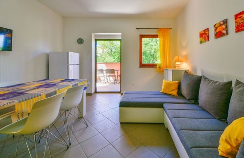 Sibinj Krmpotski Apartamento | Hermoso apartamento para 4 personas con A/C, WIFI, TV, terraza y aparcamiento