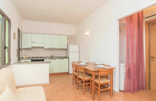 Costa Rei Apartamento | Acogedor apartamento para 4 personas con A/C, piscina, terraza, mascotas permitida y aparcamiento