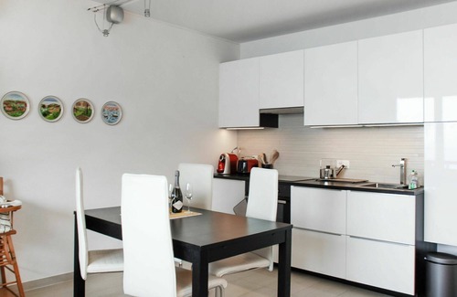 Bissone Apartamento | Acogedor apartamento con piscina, WIFI, A/C, TV, balcón, vista panorámica y aparcamiento